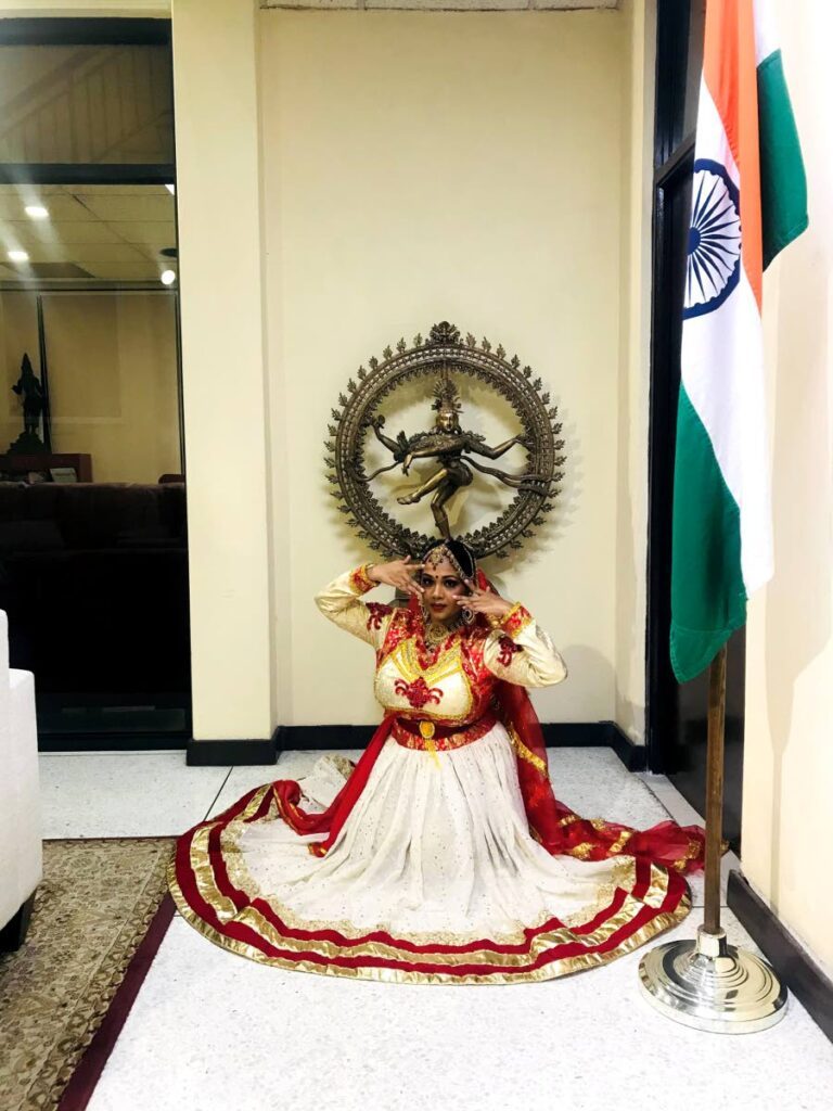 Karishma Ramoutar performs on Hindi Day at the Indian High Commission in 2020 - 