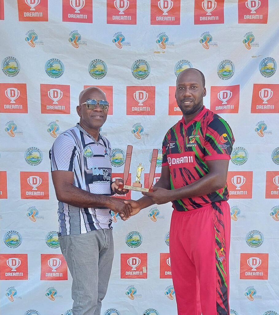 Pirate’s Bay Raiders’ Marlon Richards (R) receives his Man-of-the-Match award after his team’s win over King’s Bay Royals in the 2024 Dream 11 Bago T10 Blast at the Shaw Park Recreational Ground, Scarborough on
Thursday. Photo courtesy Tobago Cricket Association