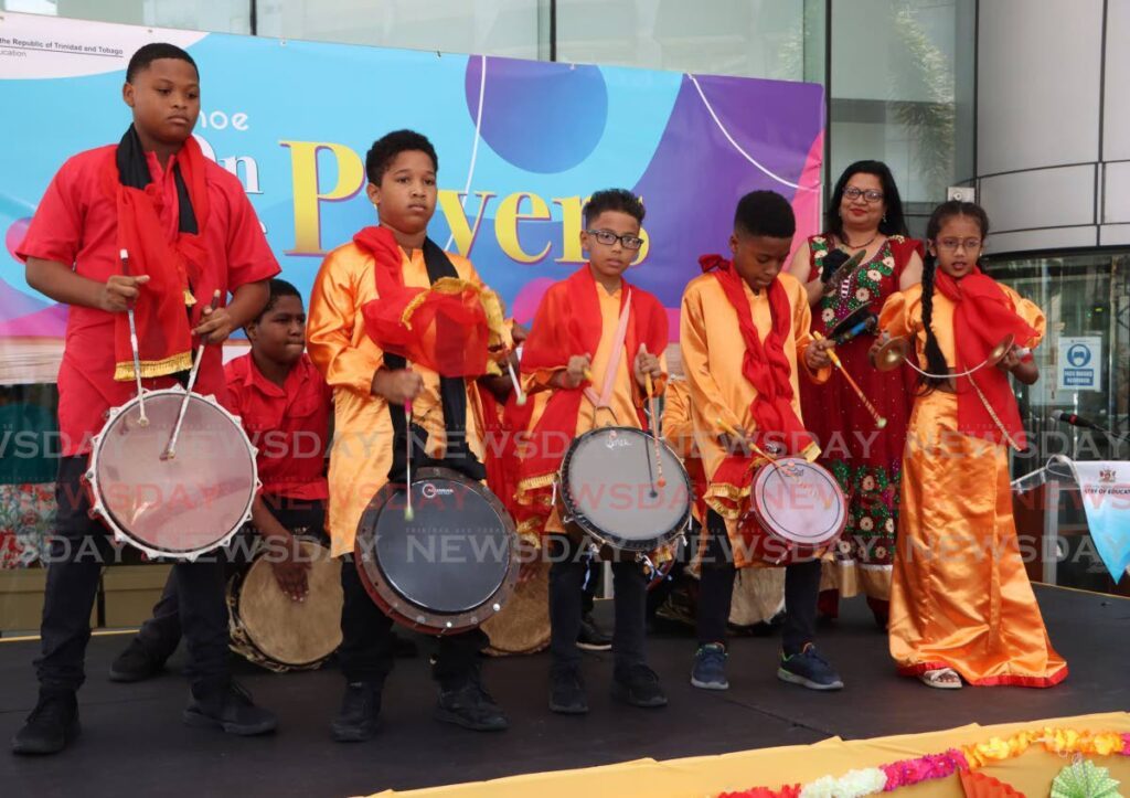 The sounds of tassa rang out at the Ministry of Education's On the Pavers series by the Balmain Presbyterian Primary School tassa group.