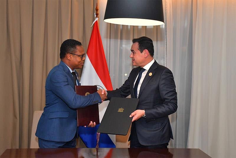 Minister of Foreign and Caricom Affairs Dr Amery Browne, left, and Paraguayan Foreign Minister Rubén Darío Ramírez Lezcano at the  agreement signing in Asunción, Paraguay, on June 27. - Photo courtesy Ministry of Foreign Affairs