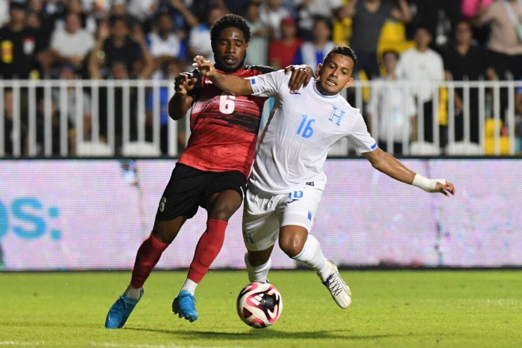 Honduras' Edwin Rodriguez (R) and Trinidad and Tobago's Andre Raymond fight for the ball during the Concacaf Nations League group stage match , at the National stadium in Tegucigalpa, on September 6, 2024. - 