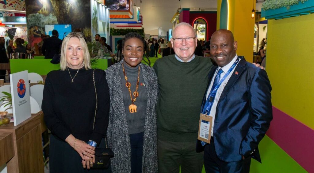 British tourist Peter Smith, 2d from lawful, and his critical other Joanne Smith, left, with Secretary of Tourism Tashia Burris, 2d from left, and govt director of Ted Sunshine Enterprises & Tours Ted Greig, at World Whisk Market in London, England, November 7. - Describe courtesy THA