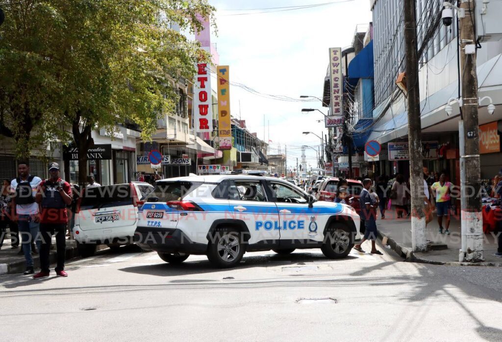 Police officers block off part of Frederick Street during an SoE operation in Port of Spain on January 15. - File photo by Ayanna Kinsale