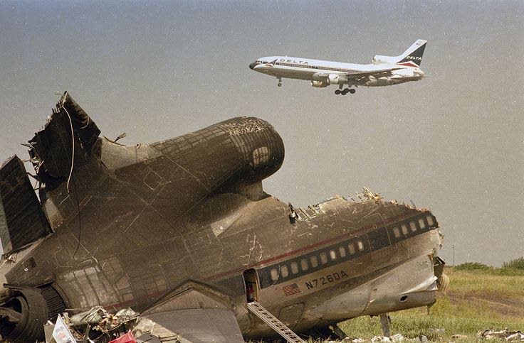 Delta Airlines L1011 crash due to wind shear at Dallas Fort Worth.  - 